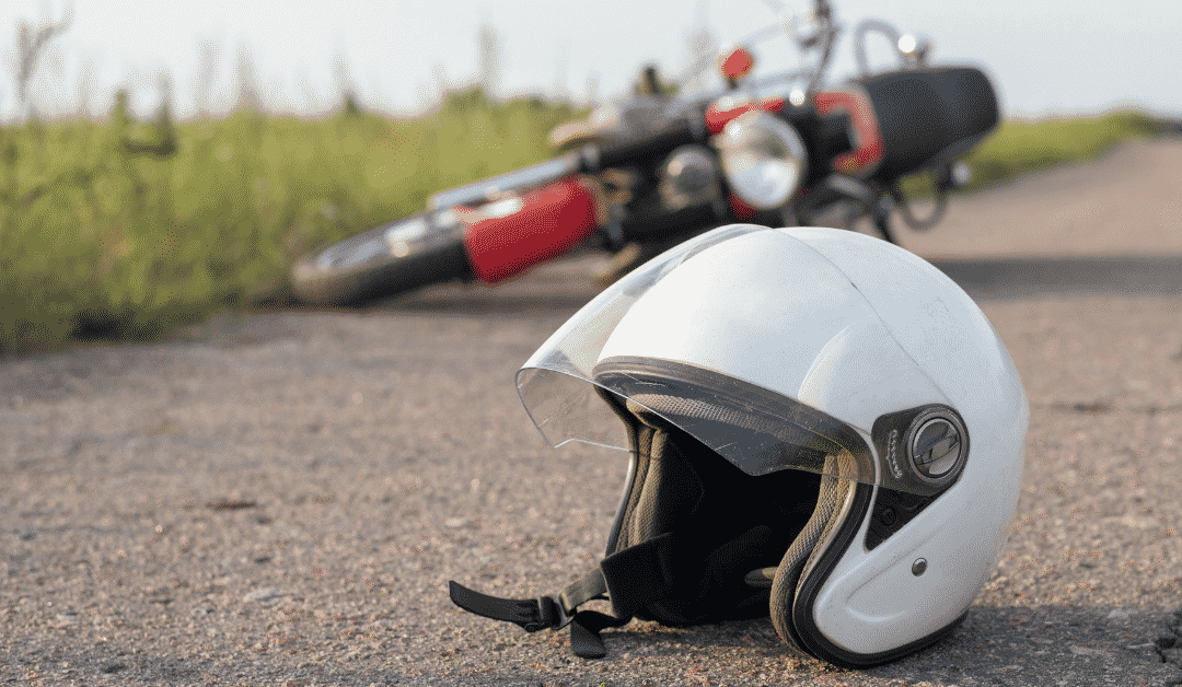 Me lesioné en un accidente de motocicleta en Virginia, pero no llevaba casco. ¿Puedo recuperar compensación por daños hecho por el otro conductor?